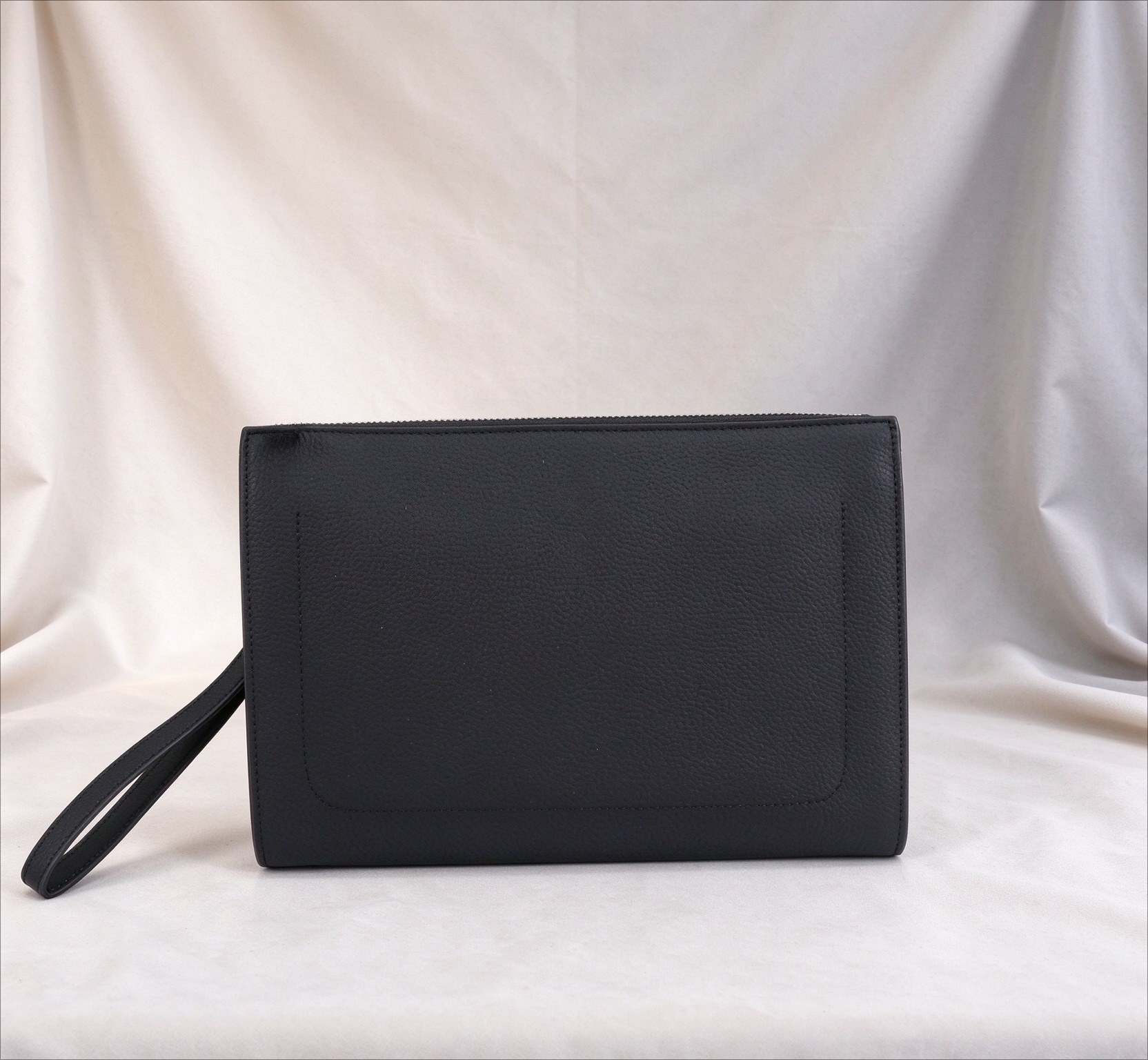 Leather Briefcase - กระเป๋าถือสำหรับใส่เอกสารและของใช้ส่วนตัวสำหรับผู้ชาย ทำจากหนังแท้ เหมาะสำหรับใช้ในชีวิตประจำวัน มีช่องใส่บัตรหลายช่อง และมีแผ่นกั้นภายใน กระเป๋าสำหรับใช้ในงานธุรกิจ