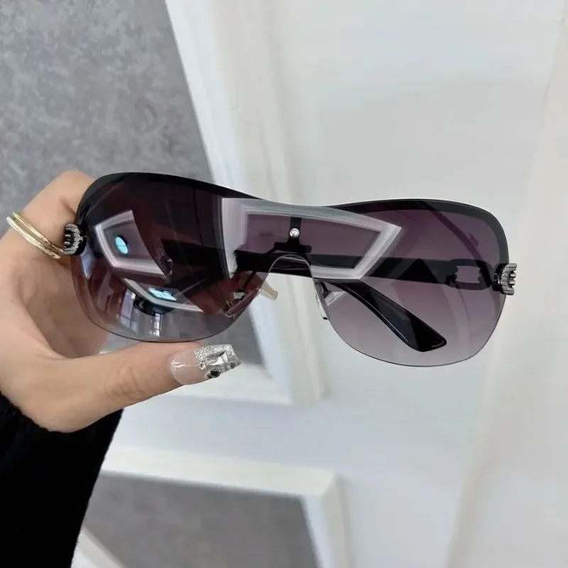 Designer Sunglasses - แว่นกันแดดทรงสี่เหลี่ยมสไตล์ลำลอง สำหรับผู้หญิงและผู้ชาย แว่นกันแดดไล่สี แบรนด์ดีไซเนอร์ น่ารัก เหมาะสำหรับเดินทางและกิจกรรมกลางแจ้ง
