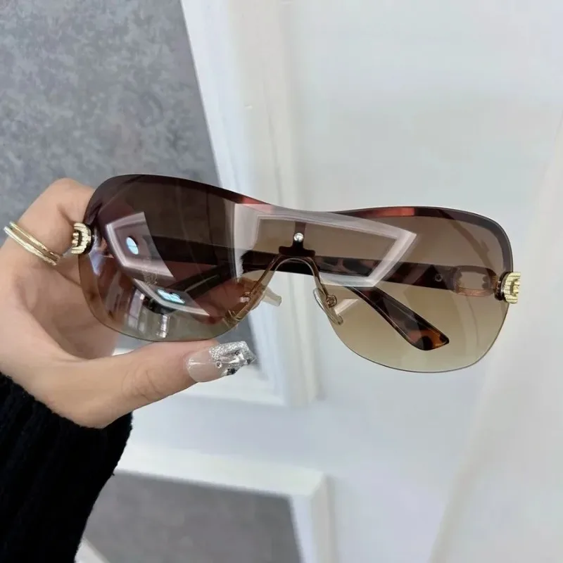 แว่นกันแดดทรงสี่เหลี่ยมสไตล์ลำ - Designer Sunglasses บทวิจารณ์และราคา