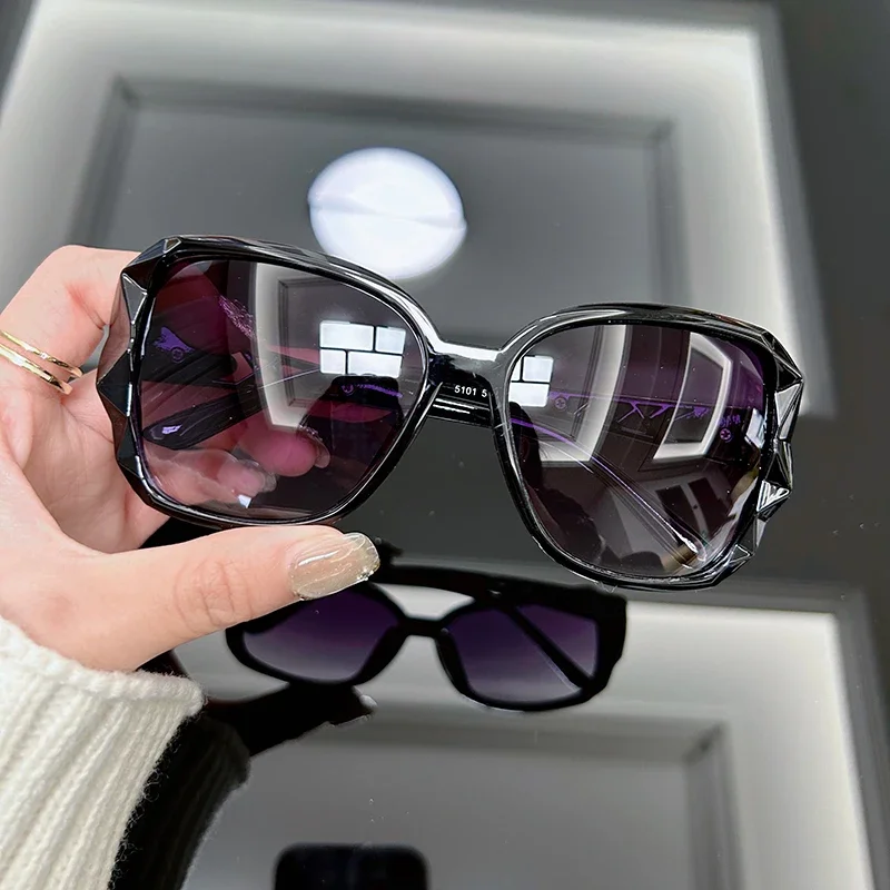 แว่นกันแดดวินเทจทรงโอเวอร์ไซส์ - Designer Sunglasses บทวิจารณ์และราคา
