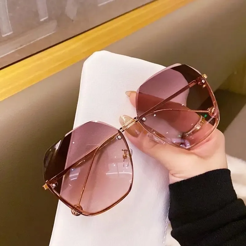 แว่นกันแดดโลหะทรงเหลี่ยมดีไซน์ - Designer Sunglasses บทวิจารณ์และราคา