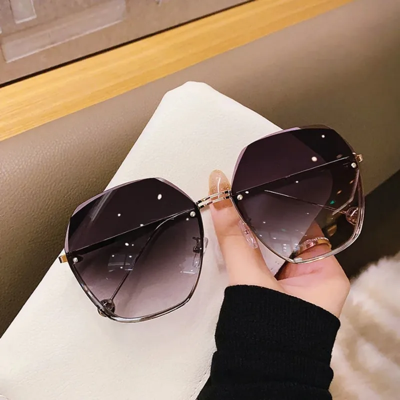แว่นกันแดดโลหะทรงเหลี่ยมดีไซน์ - Designer Sunglasses บทวิจารณ์และราคา