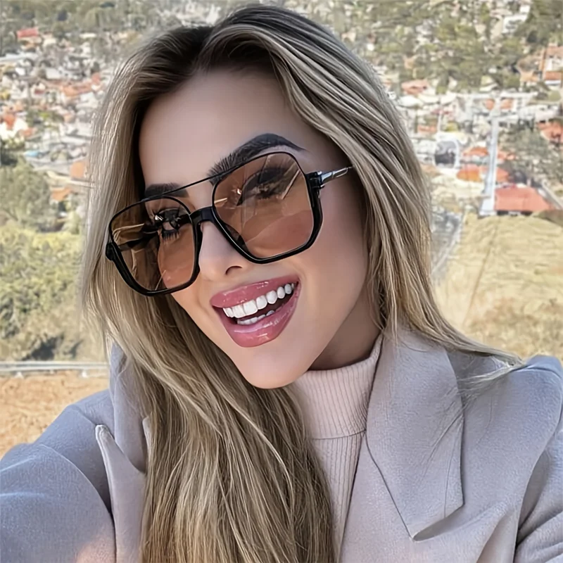 แว่นกันแดดทรงโอเวอร์ไซส์สไตล์ว - Designer Sunglasses บทวิจารณ์และราคา