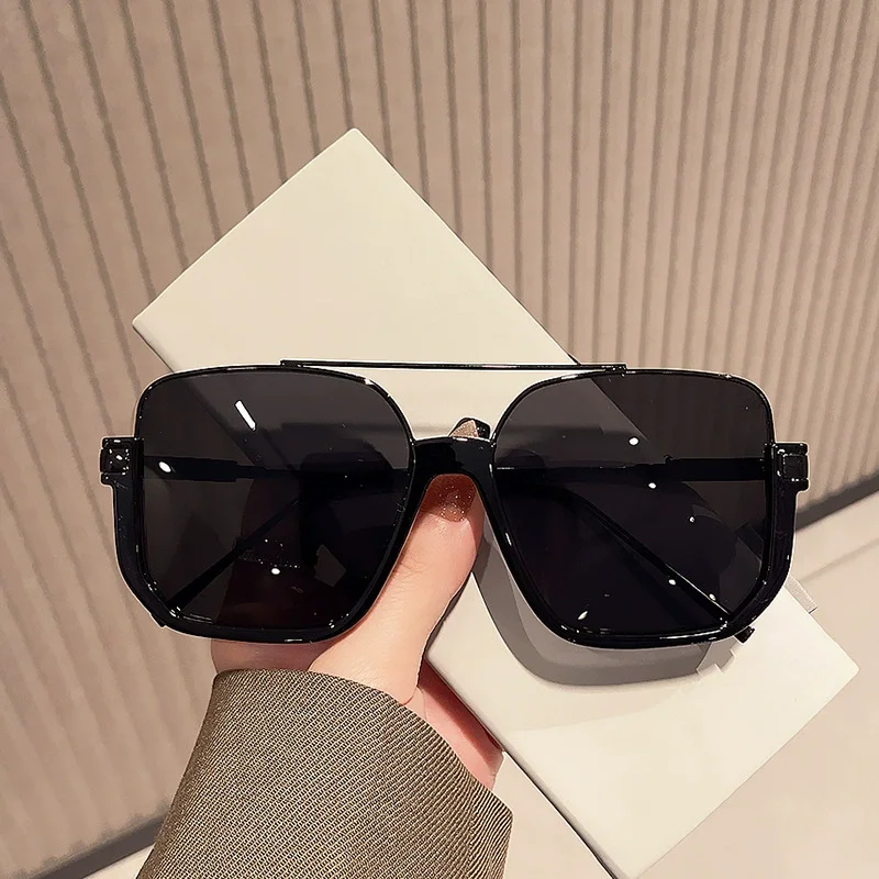 แว่นกันแดดทรงโอเวอร์ไซส์สไตล์ว - Designer Sunglasses บทวิจารณ์และราคา